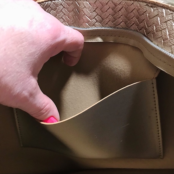 🆕🔥BATH&BODY WORKS BEAUTIFULLY COLORED BRONZE/GOLD WEEKENDER BAG!! MSRP 45$NWT - Picture 7 of 12